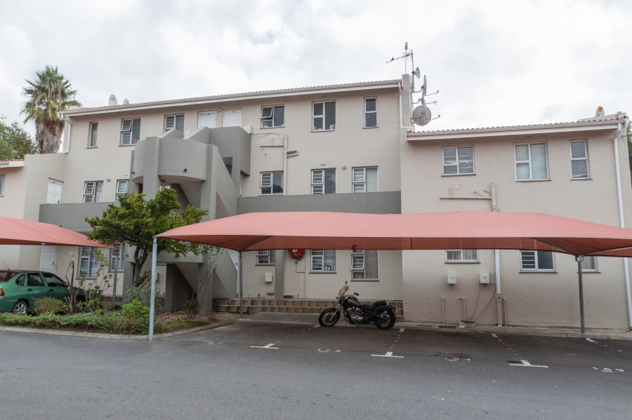 1 Bedroom Property for Sale in Oakglen Western Cape